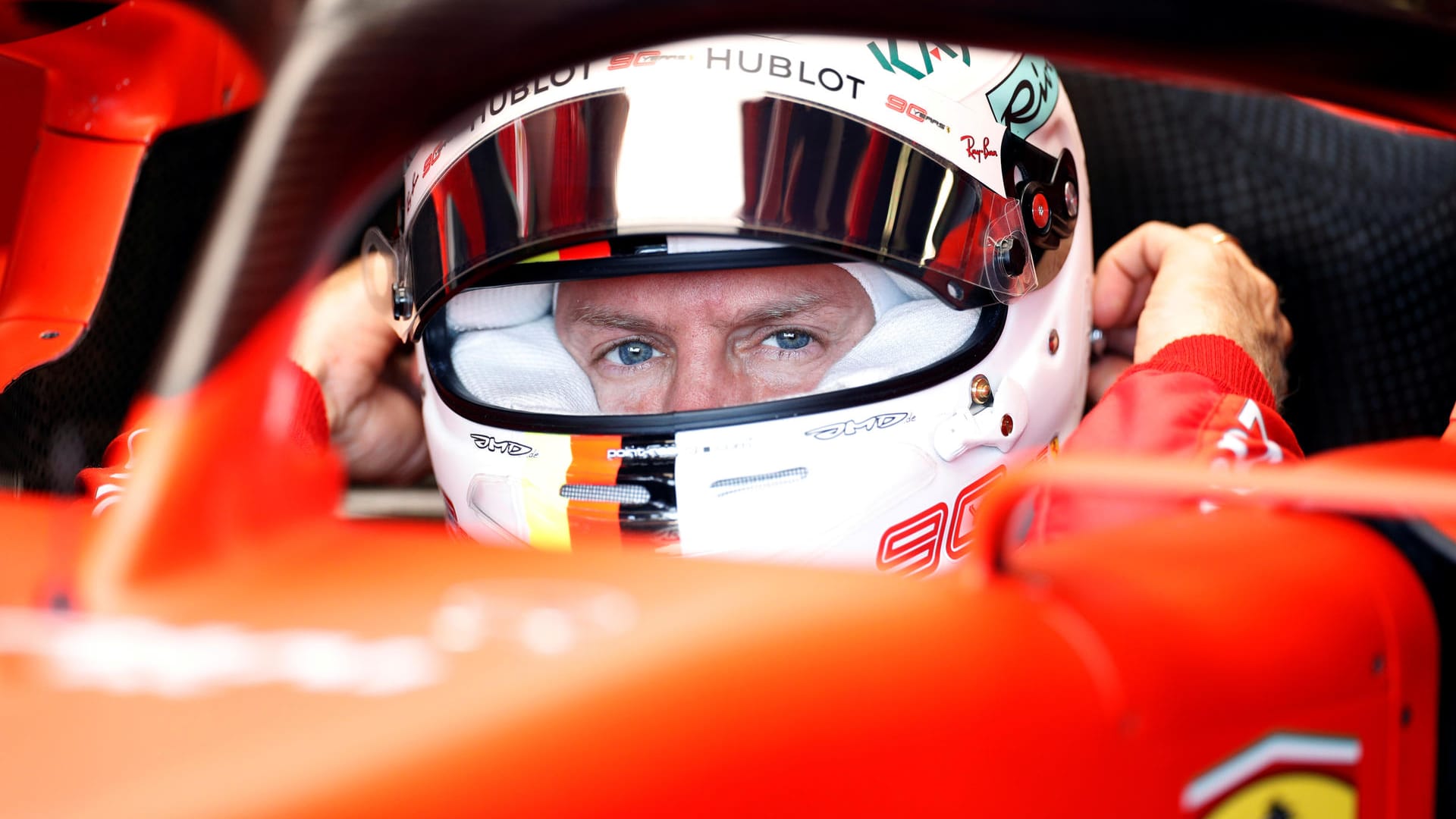 "Blick" (Schweiz): "Was ist nur mit Sebastian Vettel los?" Das titelte SonntagsBlick nach dem Qualifying zum Grossen Preis von Grossbritannien. Nach dem Rennen in Silverstone stellt sich diese Frage noch mehr. (...) In der WM-Wertung wirds für Vettel immer enger. Leclerc liegt im Direktduell nur noch drei Punkte hinter dem Deutschen (120:123). Rücktrittsgerüchte zum Ende Saison werden nicht leiser. Hört Vettel tatsächlich auf? Der vierfache Weltmeister steht an einem Scheideweg seiner Karriere."