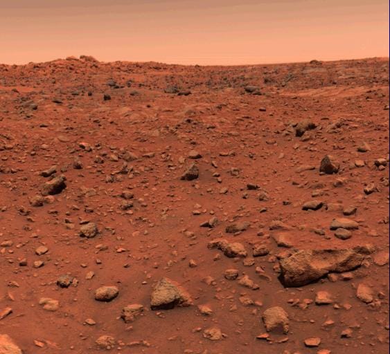 Sieben Jahre nach der Mondlandung gelang der NASA ein weiterer großer Erfolg: Die Raumsonde Viking 1 landete im August 1976 auf der Marsoberfläche und sendete dieses Farbfoto an die Erde.