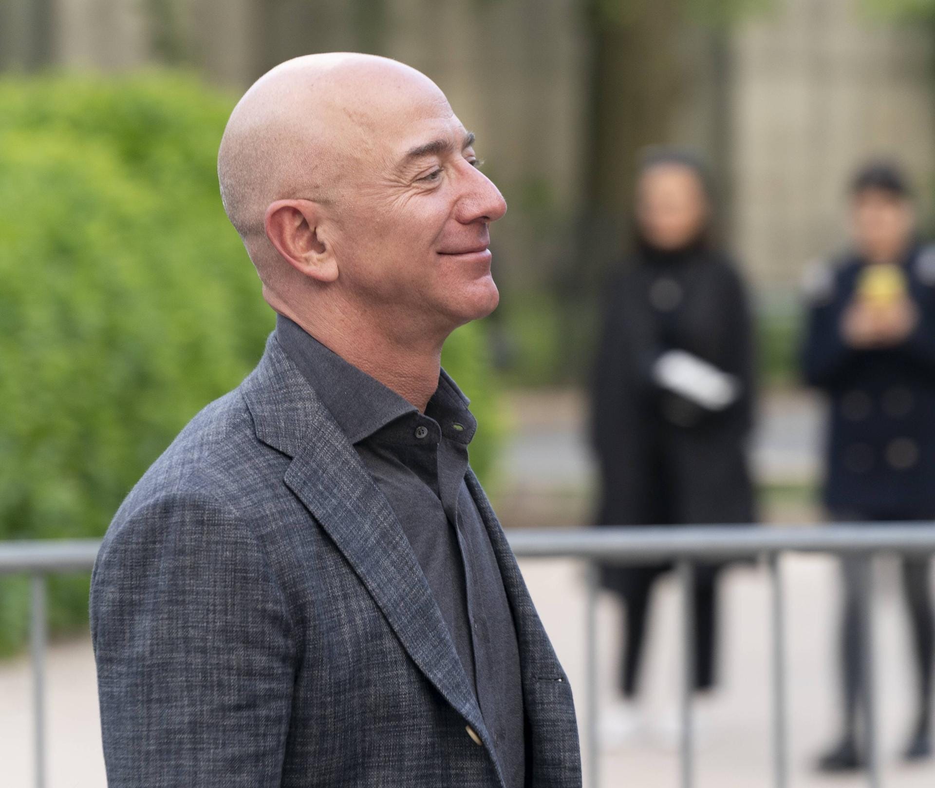Jeff Bezos: Er bleibt der reichste Mensch der Welt. Der Amazon-Chef besitzt 125 Milliarden Dollar.