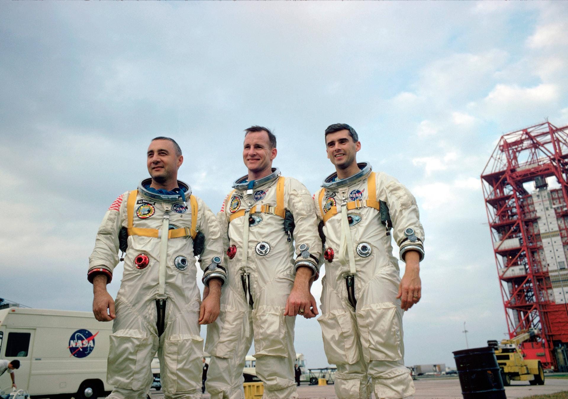 Ein Test einer Apollo-Kommandokapsel geht schief: Die Astronauten Virgil Gus Grissom, Edward White und Robert Chaffee sterben am 27. Januar 1967 bei einem Brand.