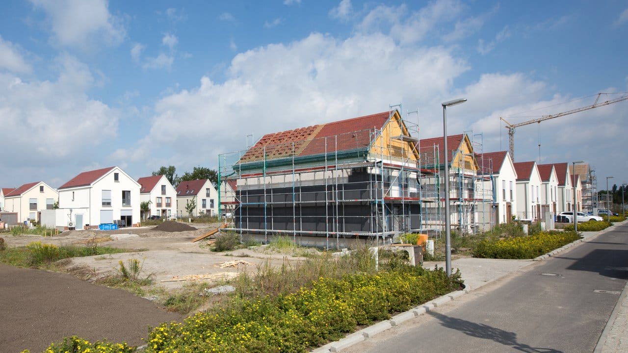 Ein Hausbau muss sehr gut geplant werden - bei so vielen Details und Planungsschritten können Laien den Überblick verlieren.