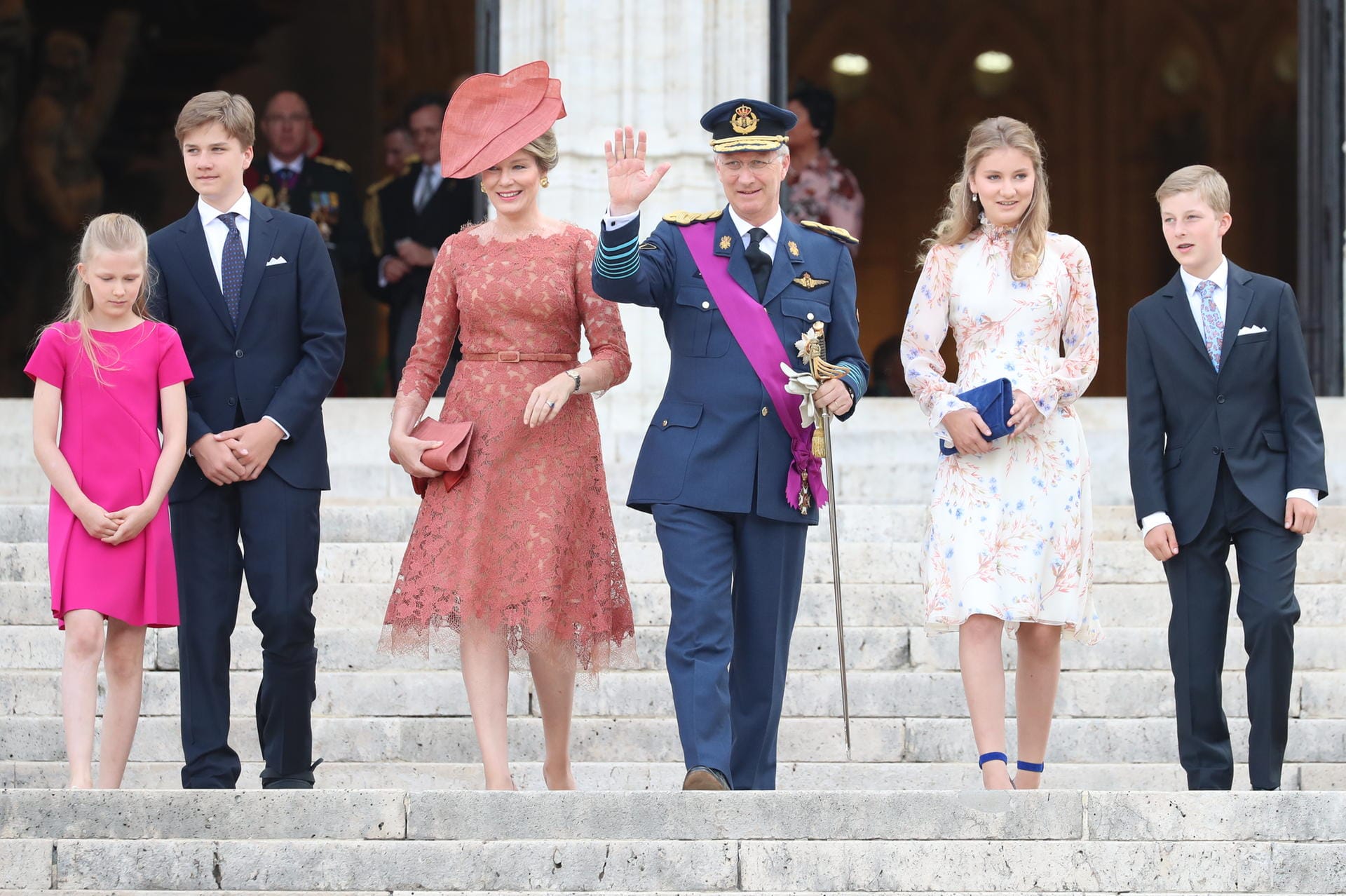 Prinzessin Eleonore, Prinz Gabriel, Königin Mathilde, König Philippe, Kronprinzessin Elisabeth und Prinz Emmanuel von Belgien.