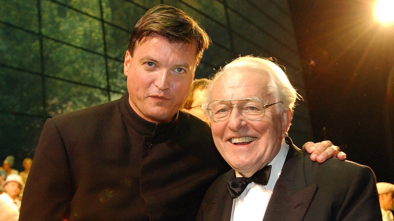 Dirigent Christian Thielemann (l) und der damalige Festspielleiter Wolfgang Wagner 2002 in bayreuth.