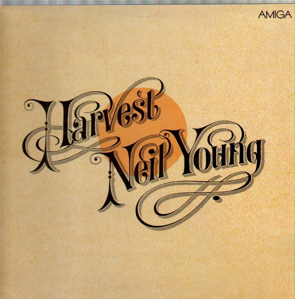 Neil Young "Harvest" (1989): Erst 17 Jahre nach seinem offiziellen Erscheinen stand Neil Youngs viertes und zugleich erfolgreichstes Album in den DDR-Plattenregalen. Allerdings ohne Klapp-Cover, sondern mit einfachen Plattenhülle.