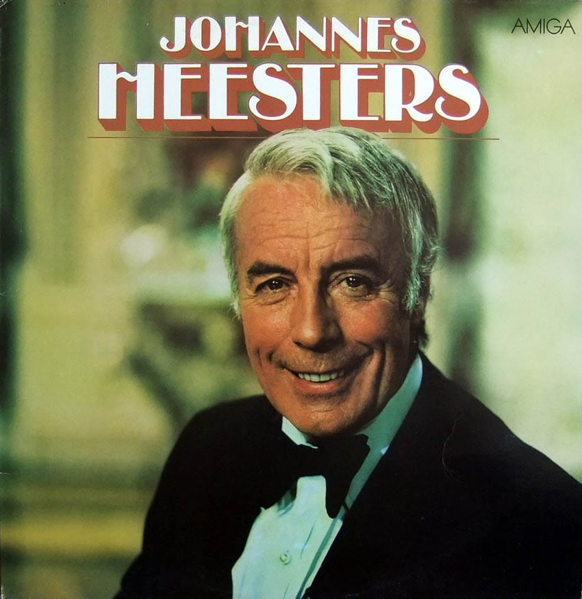 "Johannes Heesters" (1989): Das Album mit dem damals 86-jährigen Schauspieler und Sänger erschien sowohl bei der westdeutschen Philips als auch bei der ostdeutschen Amiga, darunter "Man müsste Klavier spielen können" – aus dem Film "Immer nur Du" (1941) – und "Ich küsse Ihre Hand, Madame", der Titelsong der gleichnamigen Stummfilmoperette von 1929.