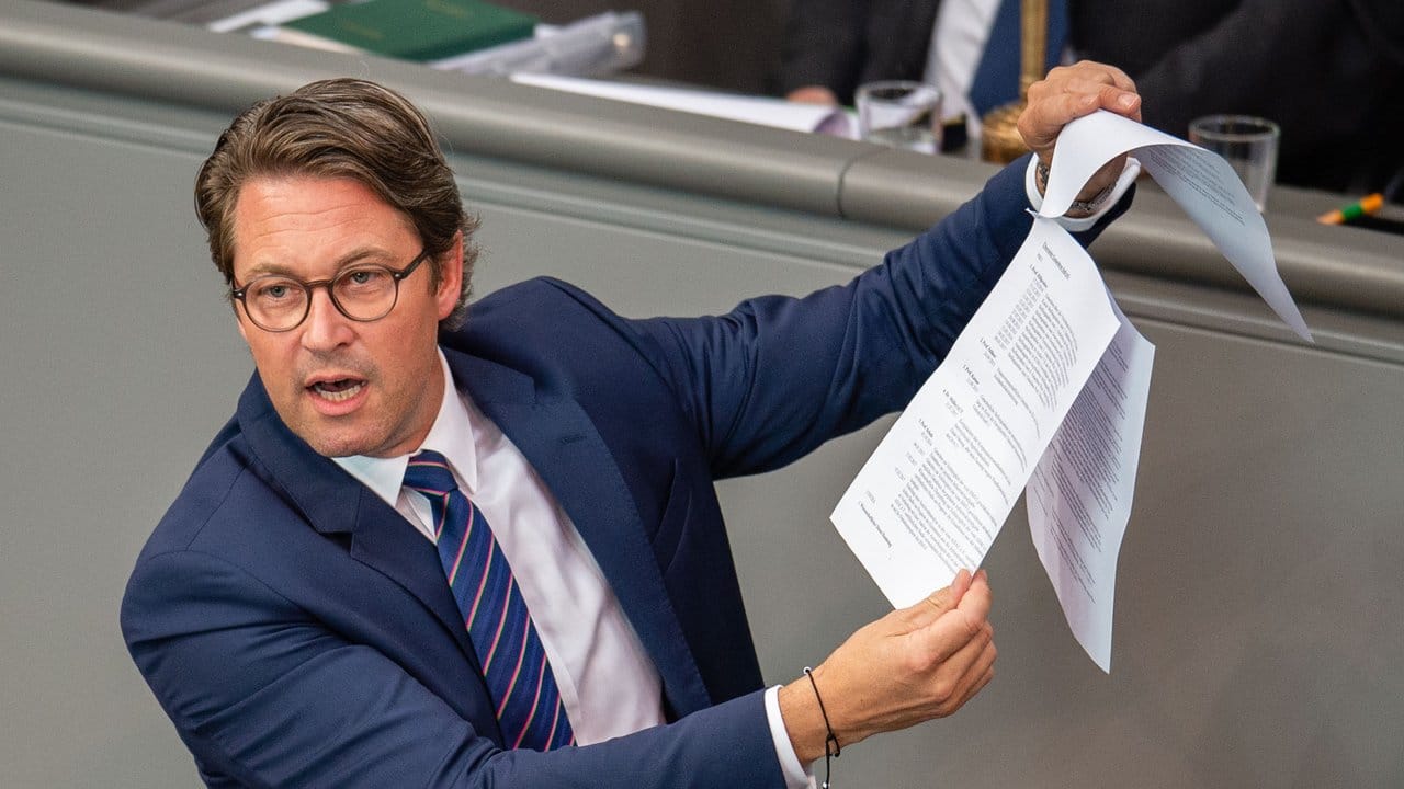 Nach dem Scheitern der Pkw-Maut verlangt die Opposition im Bundestag weitere Aufklärung von Verkehrsminister Scheuer.