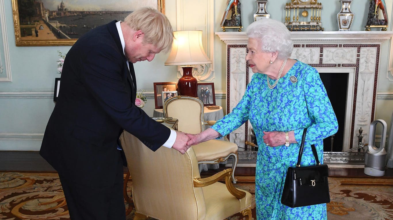 Boris Johnson bei Königin Elisabeth II.: Sie hat ihn offiziell zu Großbritanniens neuem Premierminister ernannt.
