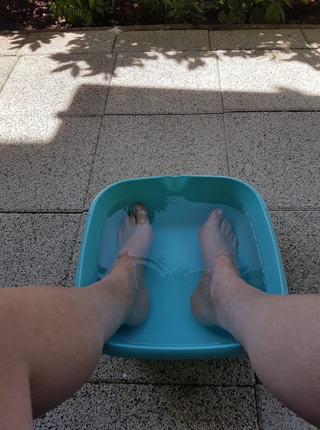 Facebook-Leser DE Maddin gönnt sich ein kaltes Fußbad.