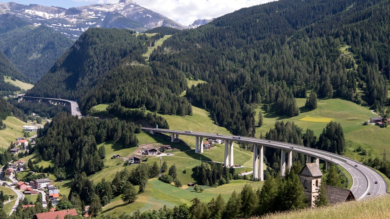 Brenner-Autobahn bei Gries: Die Tiroler Täler leiden seit vielen Jahren unter dem Transitverkehr.