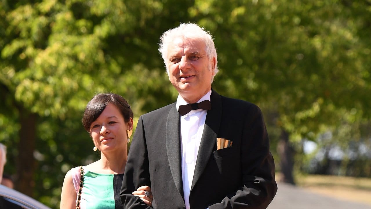 Schauspieler Udo Wachtveitl mit seiner Freundin Lila Schulz. Schauspieler Udo Wachtveitl mit seiner Freundin Lila Schulz.