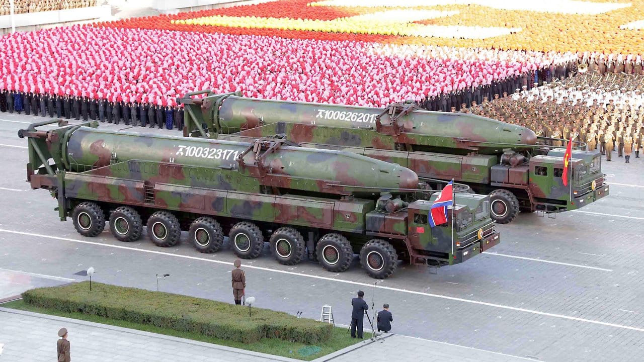 Militärparade in Pjöngjang: Nordkorea bleibt weiterhin unberechenbar. Militärparade in Pjöngjang: Nordkorea bleibt weiterhin unberechenbar.