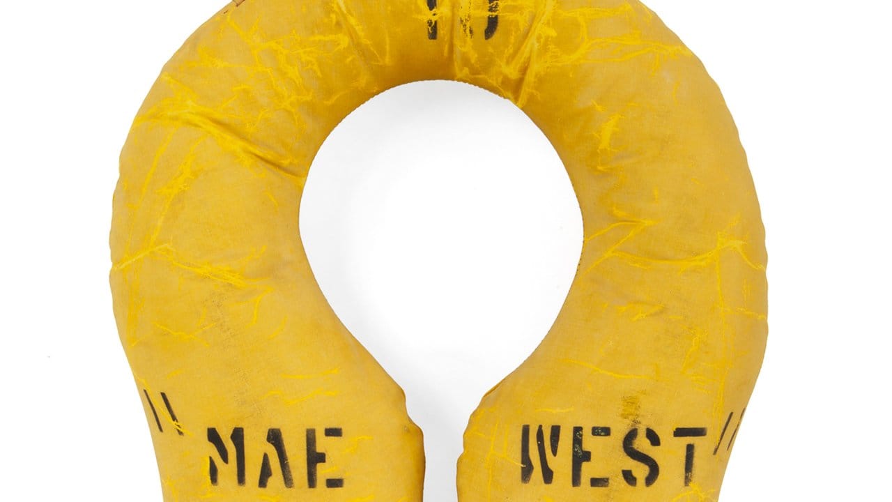 Im Zweiten Weltkrieg wuren die Schwimmwesten der US-Marine auf den Namen Mae West getauft.
