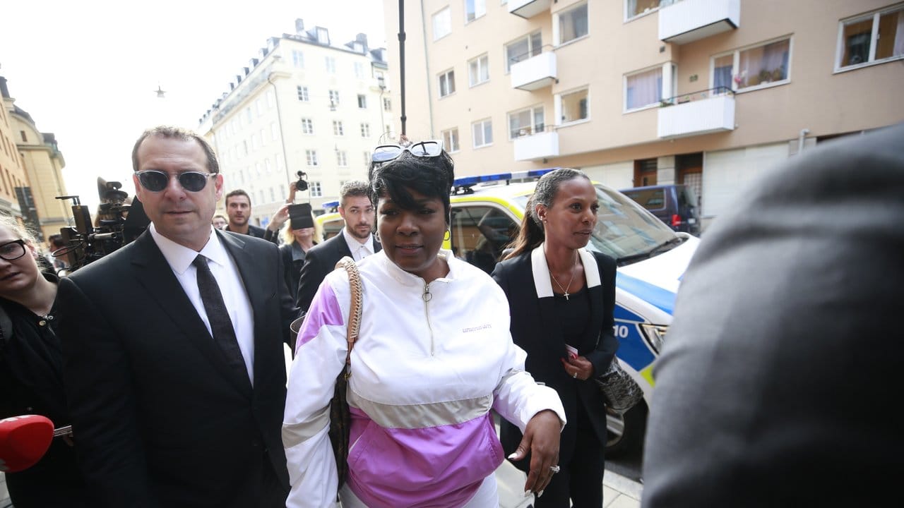 Renee Black, die Mutter von US-Rapper A$AP Rocky, auf dem Weg zum Gericht. Renee Black, die Mutter von US-Rapper A$AP Rocky, auf dem Weg zum Gericht.