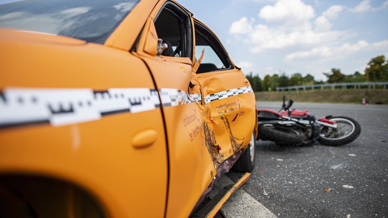 Experten haben Unfallabläufe ausgewertet und können jetzt sagen, ob das Fahren in der Gruppe ein besonderes Risiko darstellt.