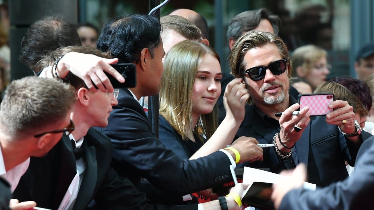 Ein Selfie fürs Leben mit Brad Pitt. Ein Selfie fürs Leben mit Brad Pitt.