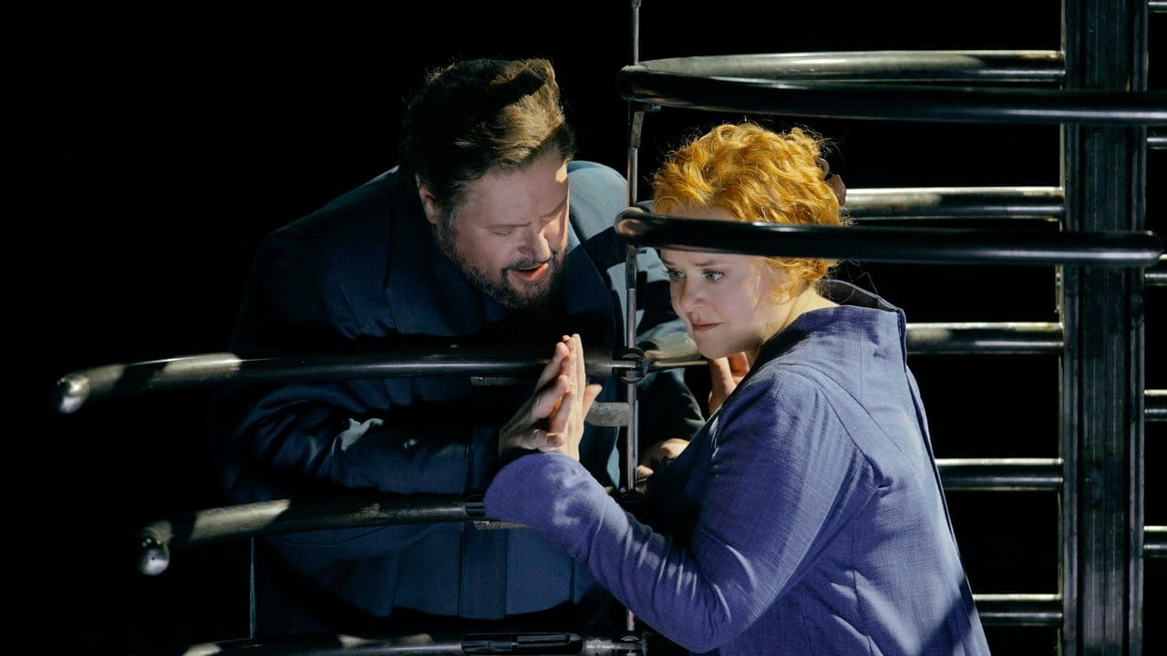 Stephen Gould als Tristan) und Petra Lang (Isolde) in einer Probe zur Oper "Tristan und Isolde" in bayreuth. Stephen Gould als Tristan) und Petra Lang (Isolde) in einer Probe zur Oper "Tristan und Isolde" in bayreuth.