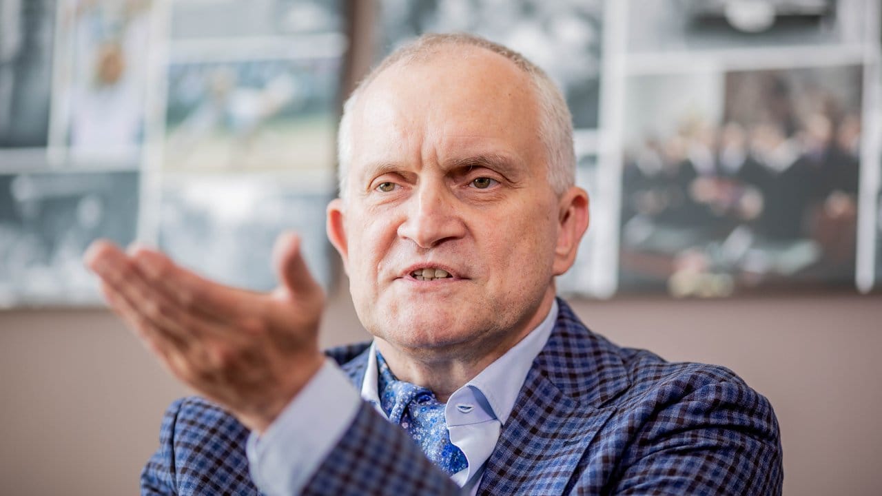 Christoph Schmidt, Vorsitzender der Wirtschaftsweisen: "Natürlich ist ein CO2-Preis als Grundinstrument immer noch der richtige Weg. Christoph Schmidt, Vorsitzender der Wirtschaftsweisen: "Natürlich ist ein CO2-Preis als Grundinstrument immer noch der richtige Weg.