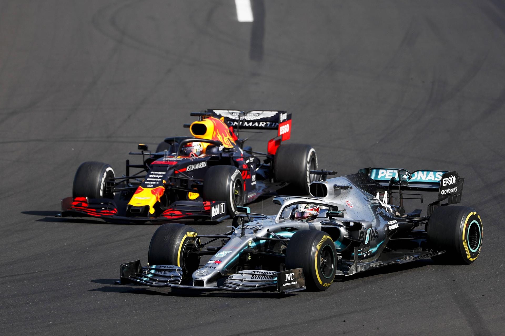 Drei Runden vor Schluss das entscheidende Manöver: Hamilton zog an Verstappen vorbei.