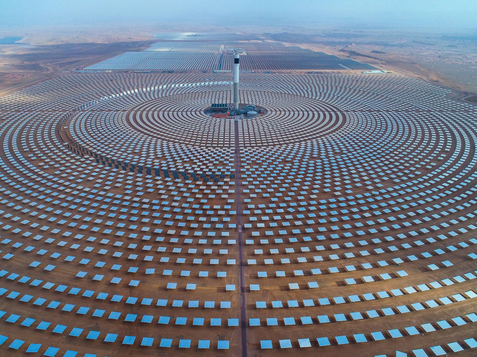 Die Anlage ist riesengroß. Sie soll am Ende elektrische Energie für mindestens 1,3 Millionen Menschen erzeugen – vor allem in Marokko.