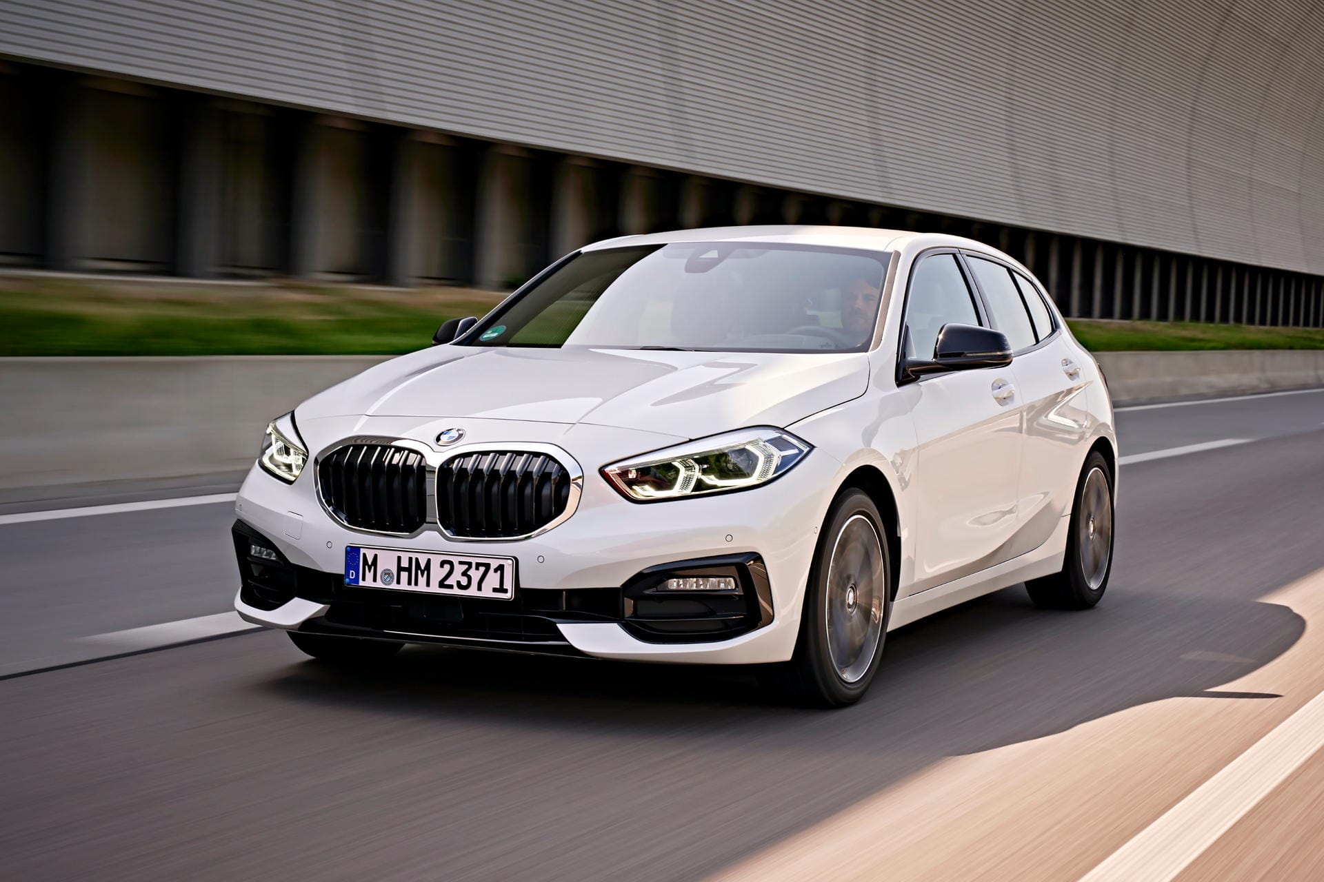 BMW 1er: Der Golf-Rivale hat künftig keinen Heckantrieb mehr – dafür aber mehr Platz.