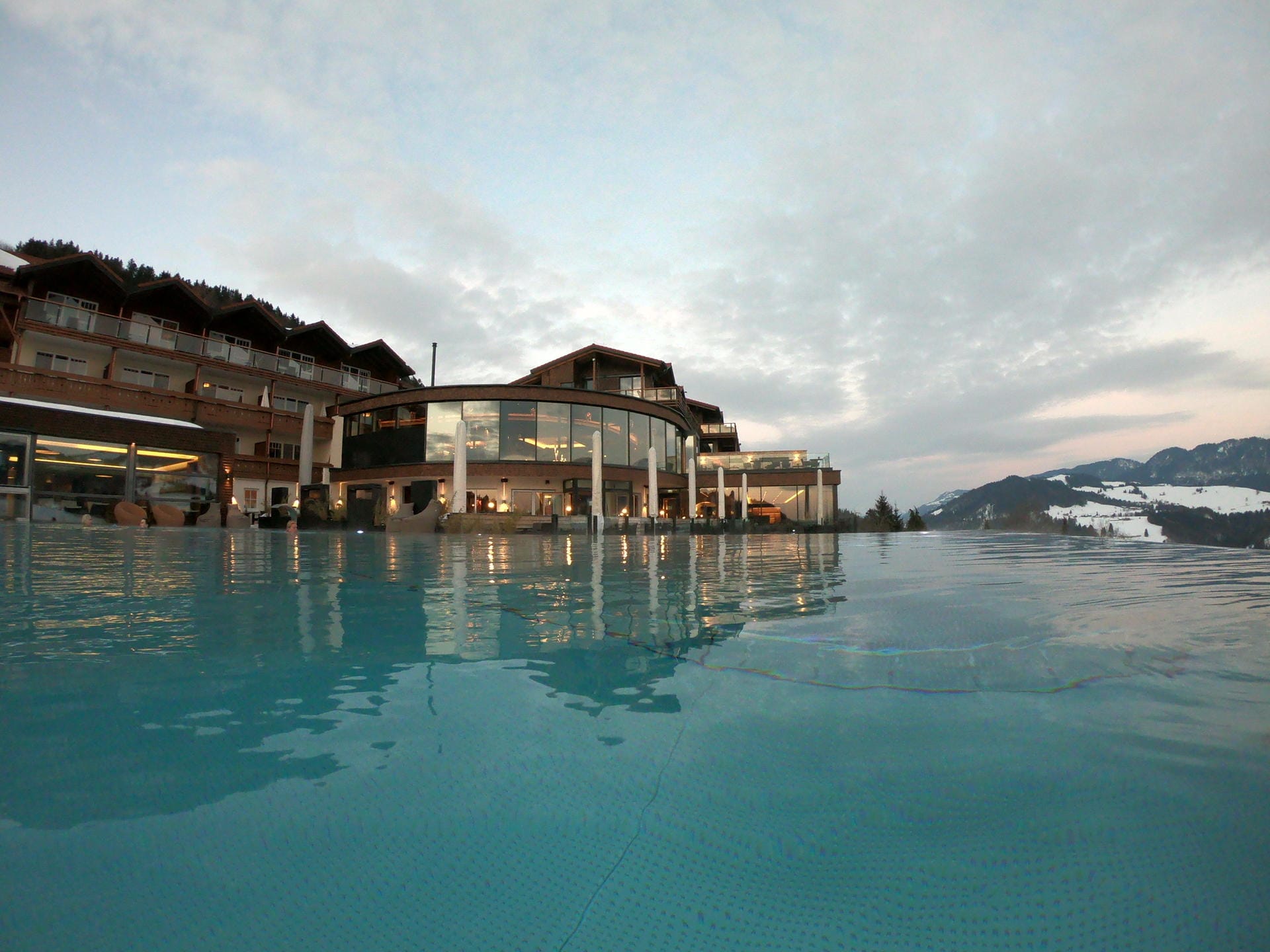 Bergkristall: Das familiengeführte Hotel bietet neben Wellnessmöglichkeiten auch geführte Wanderungen und ein breites Sportangebot an.