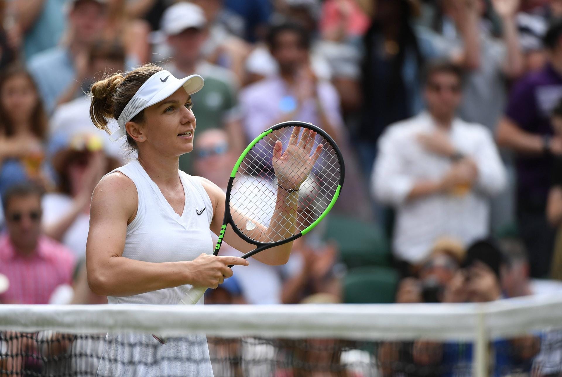 Platz 4: Simona Halep (Rumänien / Tennis) – 10,2 Mio. (6,2 Mio. Preisgeld / 4 Mio. Werbeverträge). Platz 4: Simona Halep (Rumänien / Tennis) – 10,2 Mio. (6,2 Mio. Preisgeld / 4 Mio. Werbeverträge).