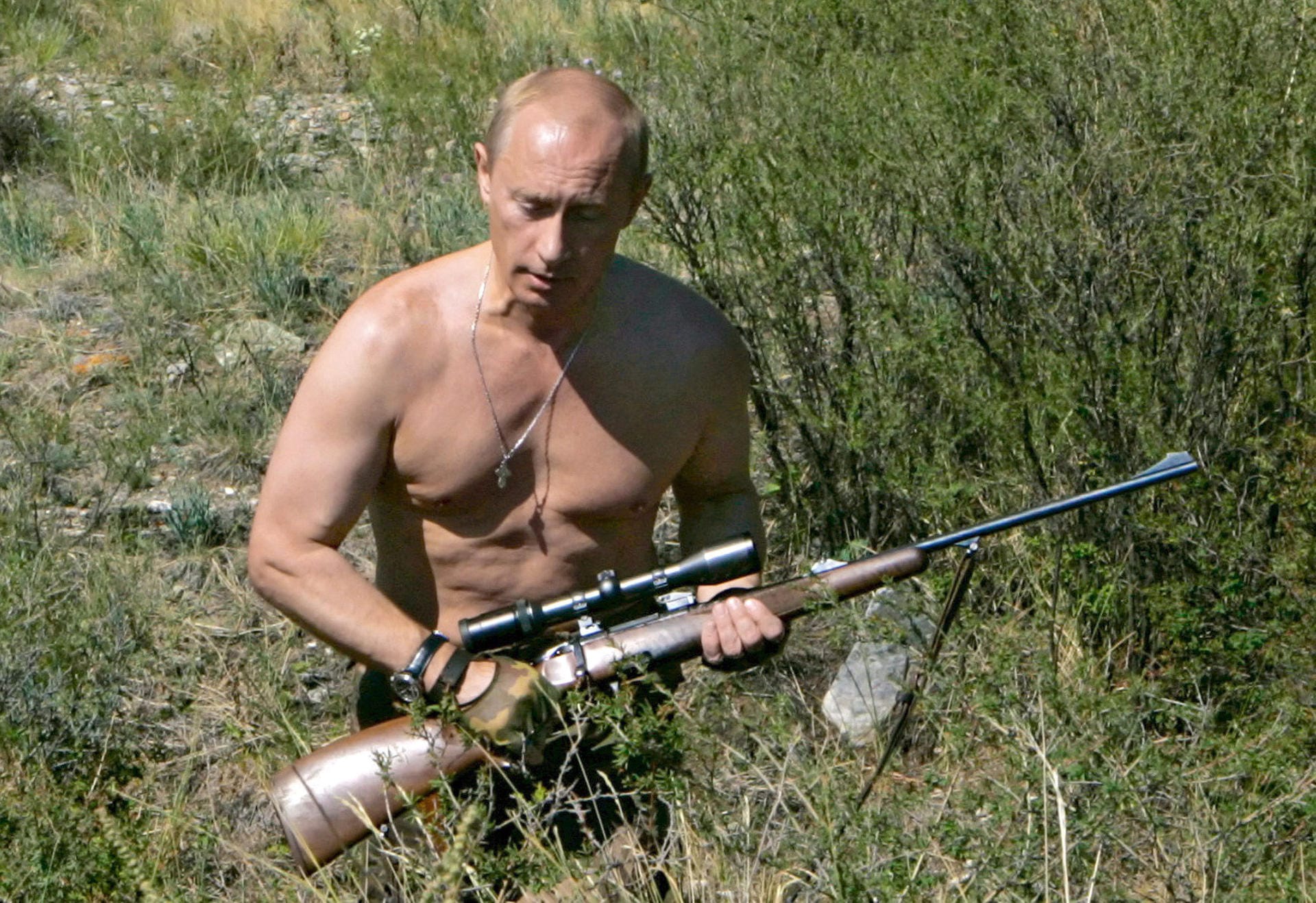 Putin, wie er sich gerne darstellt: beim Jagen, oberkörperfrei, betont männlich.