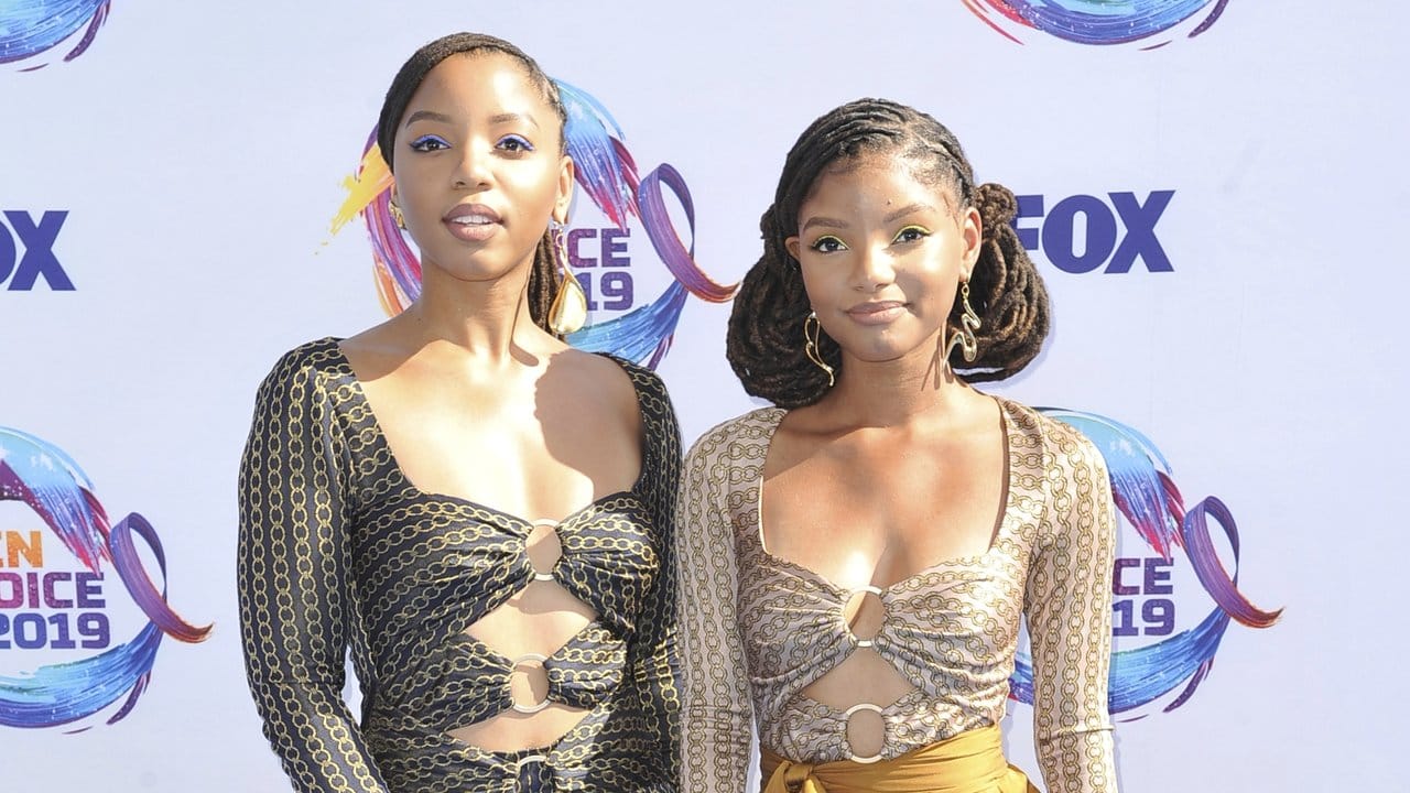 Chloe Bailey (l) und Halle Bailey bei der Verleihung der Teen Choice Awards. Chloe Bailey (l) und Halle Bailey bei der Verleihung der Teen Choice Awards.