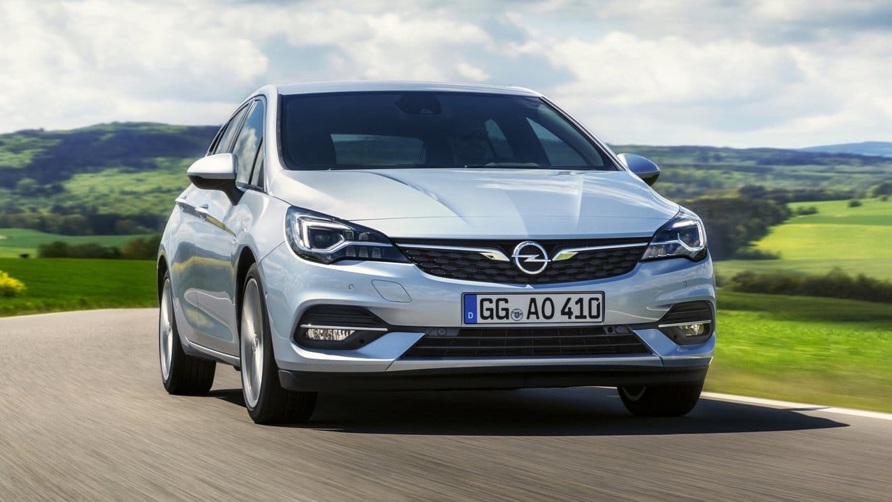 Optisch hat Opel beim neuen Astra nicht viel verändert, neue Motoren sollen aber für weniger CO2-Ausstoß sorgen.