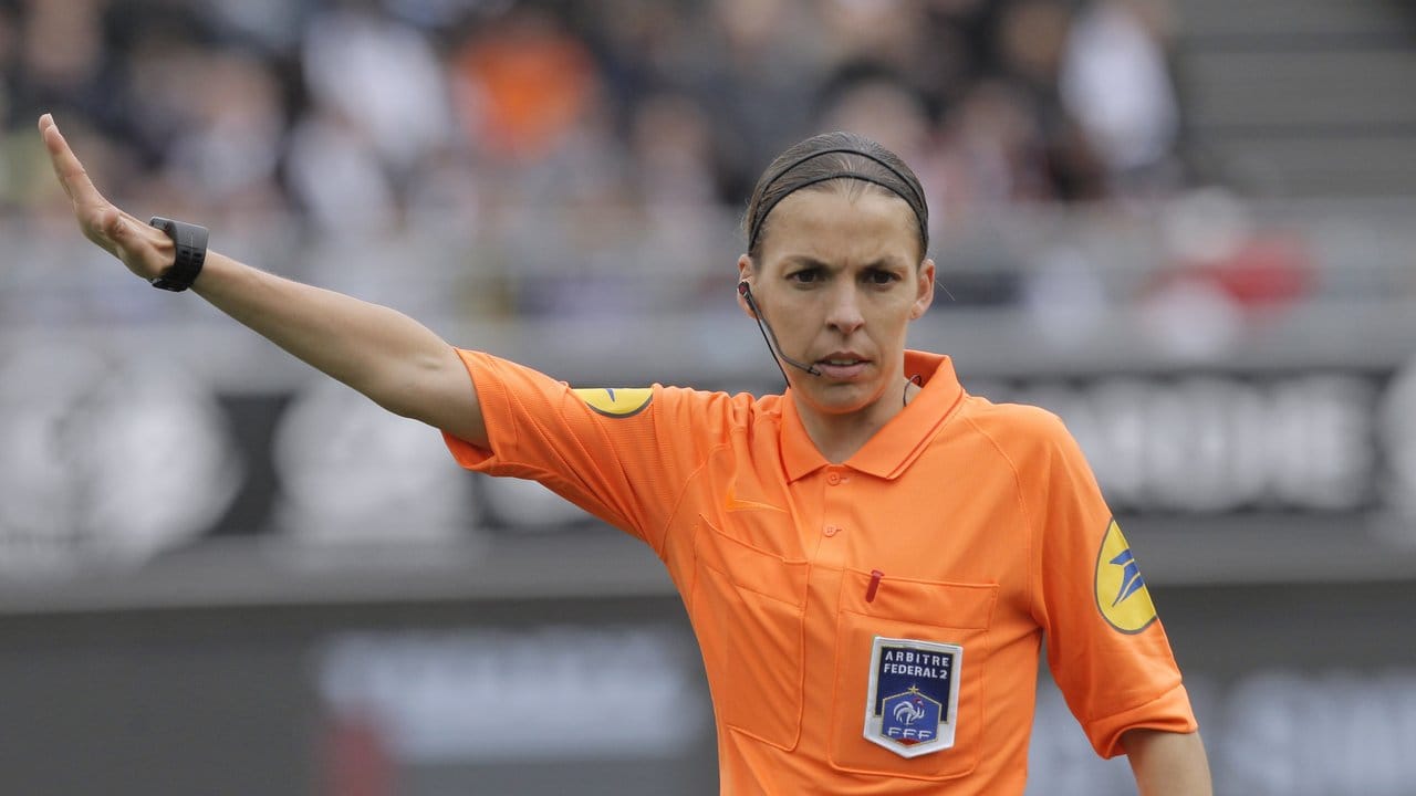 Schiedsrichterin Stéphanie Frappart wird den UEFA-Supercup leiten.