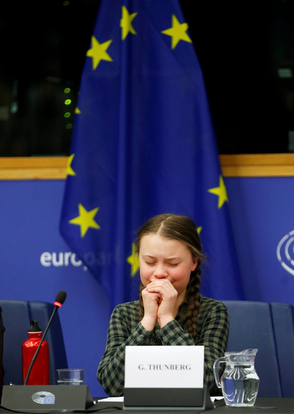 Greta weint vor EU-Parlament