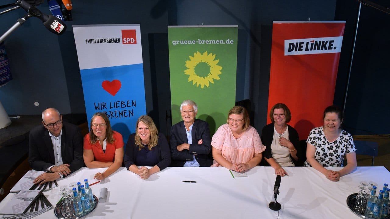 SPD, Grüne und Linke unterzeichnen den Koalitionsvertrag für Rot-Grün-Rot in Bremen.