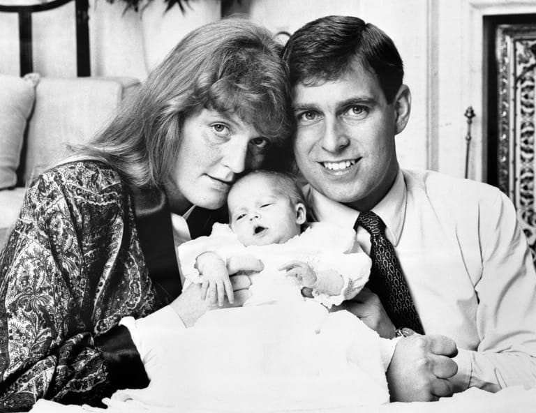 Prinz Andrew und Sarah Ferguson präsentieren ihre Tochter Beatrice of York: Sie kam am 8. August 1988 in London zur Welt.