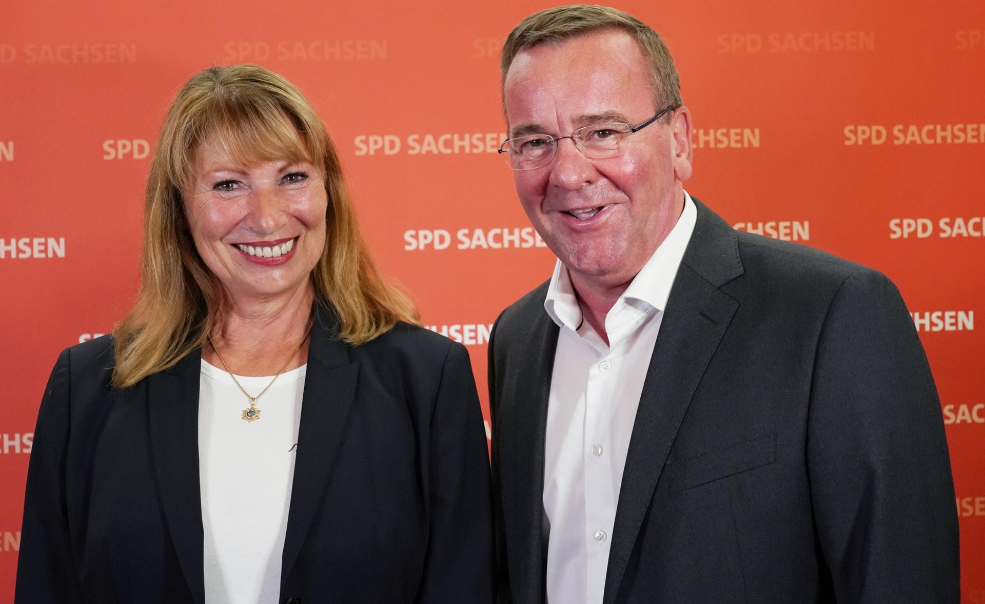 Petra Köpping ist derzeit Integrationsministerin in Sachsen – und beschreibt sich selbst als "Stimme des Ostens" in der Partei. Sie tritt mit dem niedersächsischen Innenminister Boris Pistorius an, der zu den bekanntesten SPD-Innenpolitikern zählt. Dem Duo werden gute Chancen auf den Vorsitz zugesprochen.