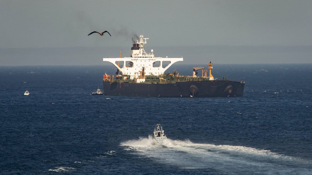 Der vor mehr als sechs Wochen festgesetzte Supertanker mit iranischem Öl verlässt Gibraltar.