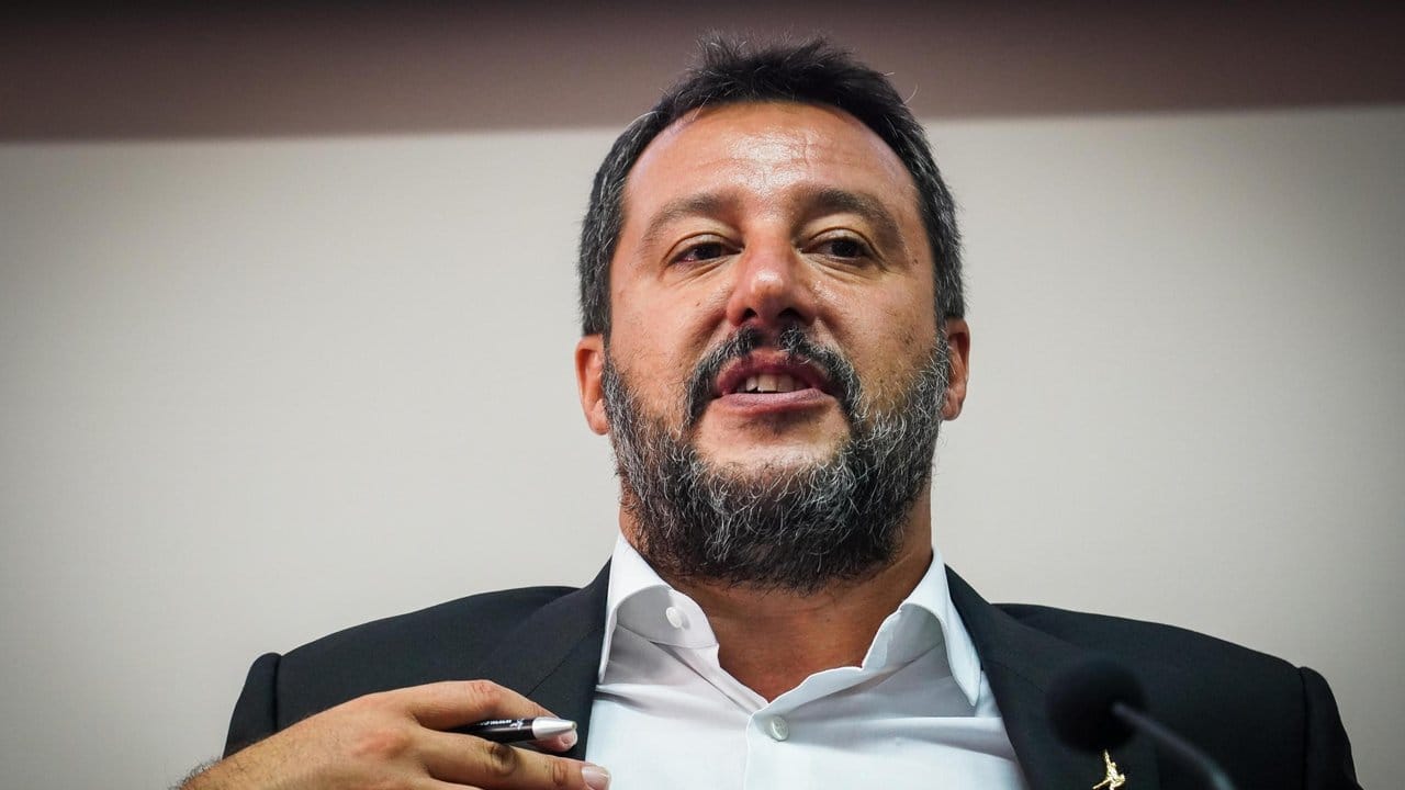 Italiens Innenminister Matteo Salvini verwehrt der "Open Arms", in Lampedusa anzulegen und die Flüchtlinge an Land zu bringen.