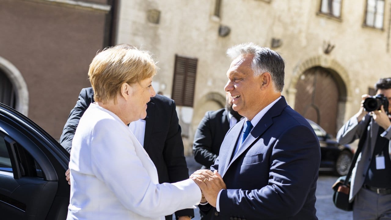 Ungarns Ministerpräsident Viktor Orban empfängt Bundeskanzlerin Angela Merkel in Sopron.