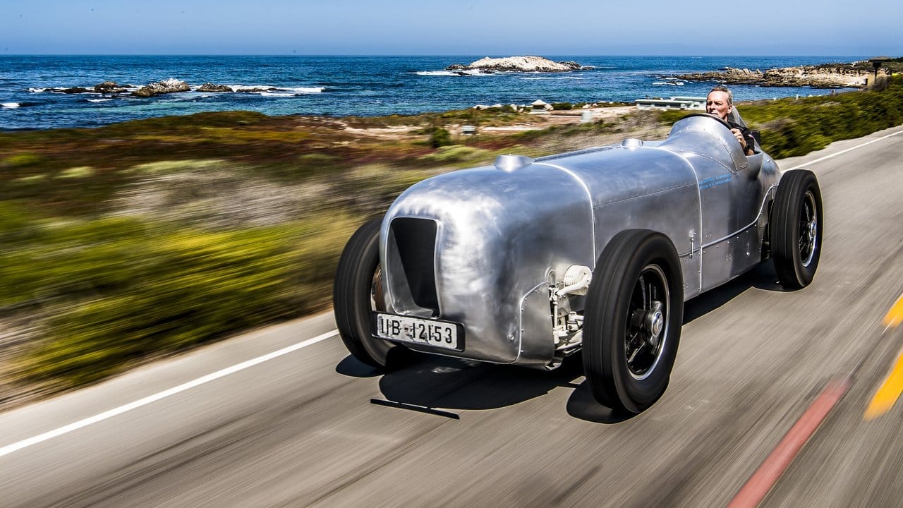 Brachial lauter Klassiker: Mercedes zeigt auf der Monterey Car Week einen Nachbau des SSKL, mit dem Manfred von Brauchitsch 1932 das Avus-Rennen gewann.