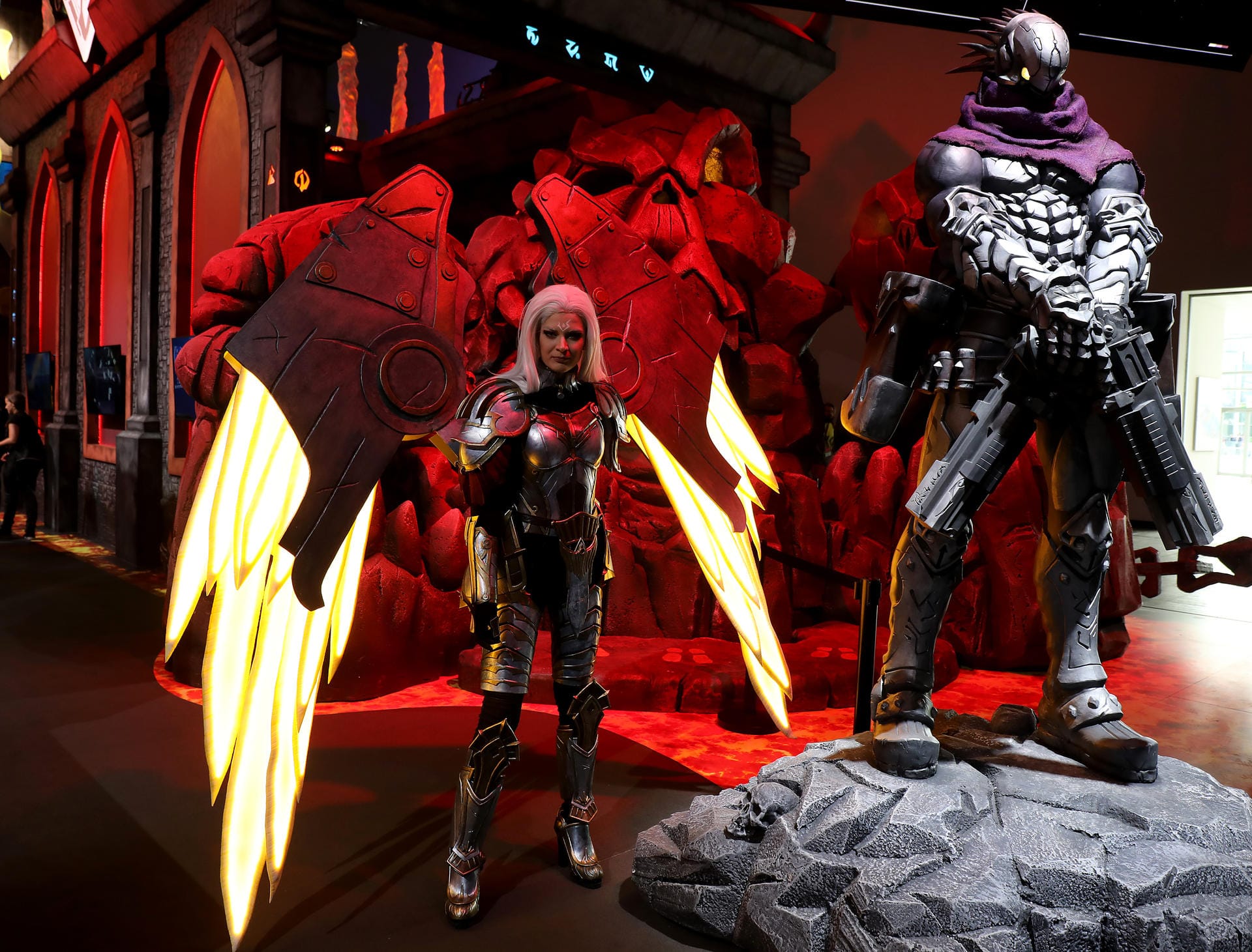 Schräge Kostüme gehören zur Gamescom dazu. Das hier zeigt eine Figur aus dem Spiel "Darksiders Genesis".