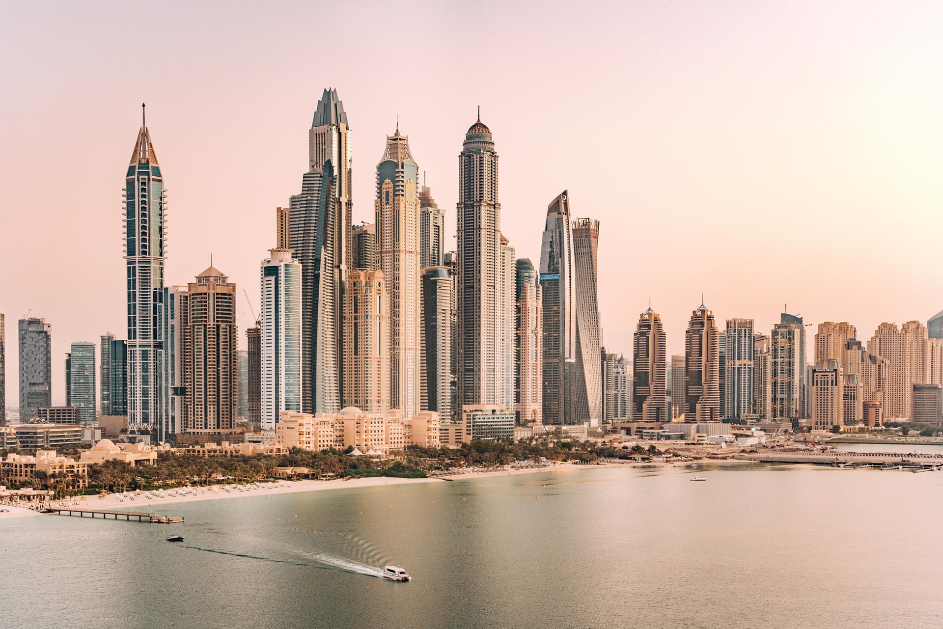 Dubai: In Dubai und Abu Dhabi können Kreuzfahrturlauber den modernen Bauboom der Vereinigten Arabischen Emirate bestaunen.
