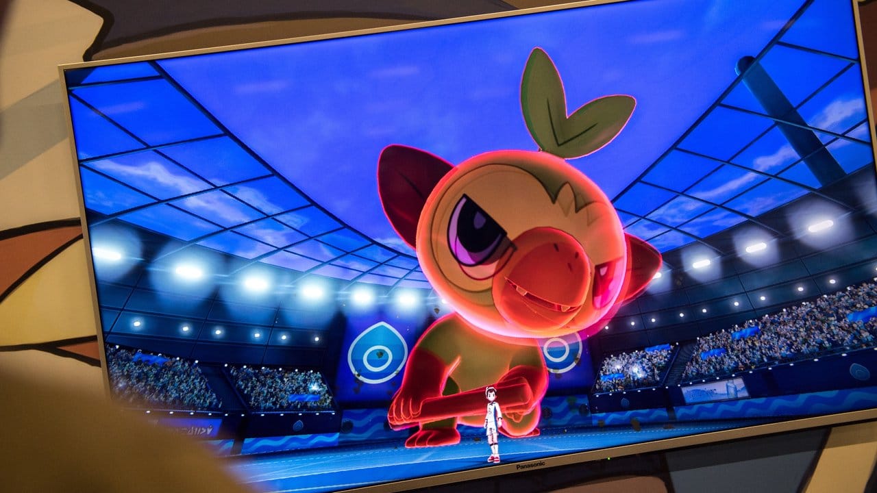 Nintendos "Pokémon Schwert" und "Pokémon Schild" beim Anspielen auf der Gamescom 2019.