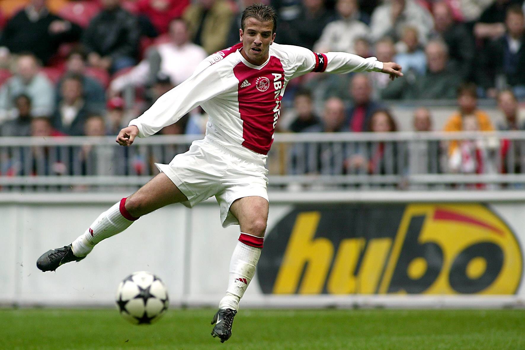 Mit ihm fing alles an: Rafael van der Vaart wurde 2003 mit dem ersten "Golden Boy Award" ausgezeichnet. Damals spielte er noch bei Ajax Amsterdam, wurde später beim Hamburger SV, Real Madrid und Tottenham Hotspur zum Torjäger. Seinen größten Erfolg feierte er 2010 im Trikot der Niederlande: Den zweiten Platz zwei bei der WM.