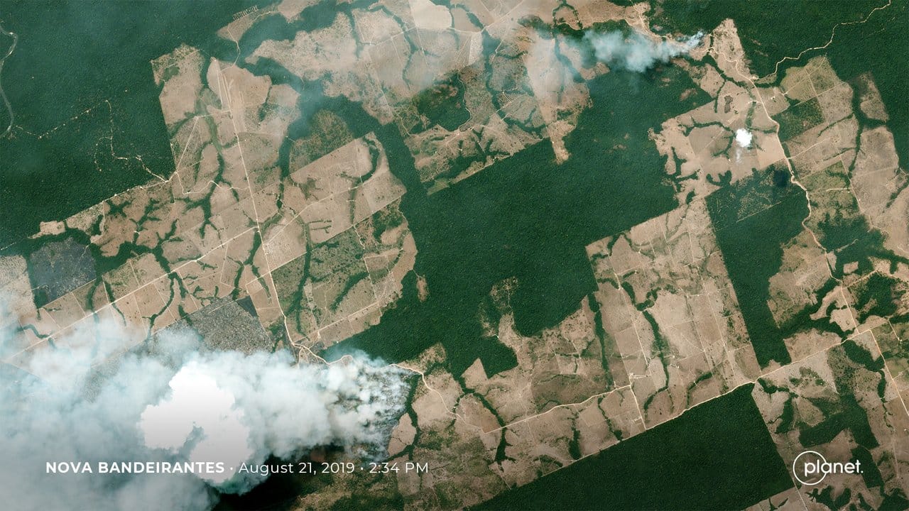 Dieses Satellitenbild von Planet zeigt das gewaltige Ausmaß der Brände in der Region Novo Bandeirantes.