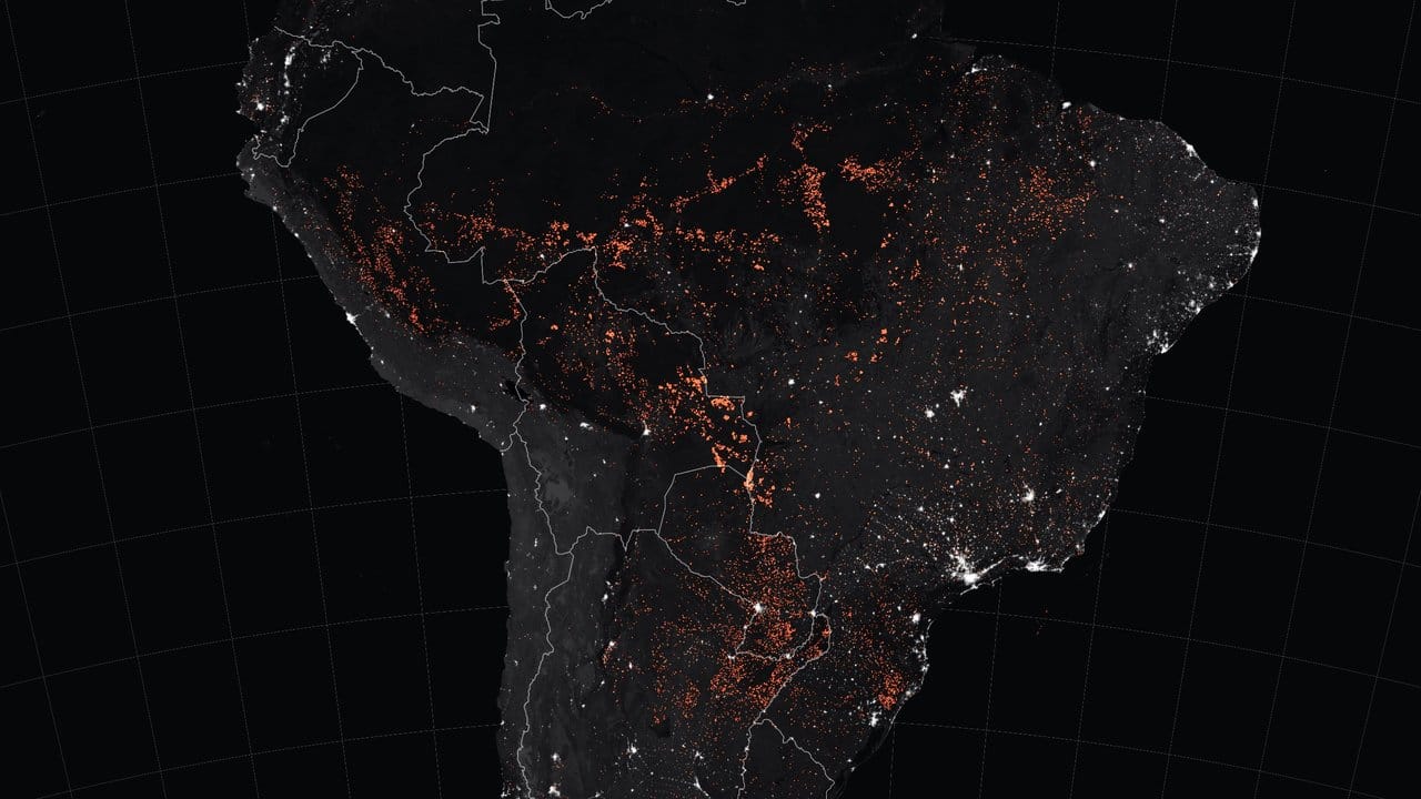 Die Karte zeigt aktive Brände in Brasilien und Nachbarländern, die vom 15. bis 22. August mithilfe von Satelliten beobachtet wurden.