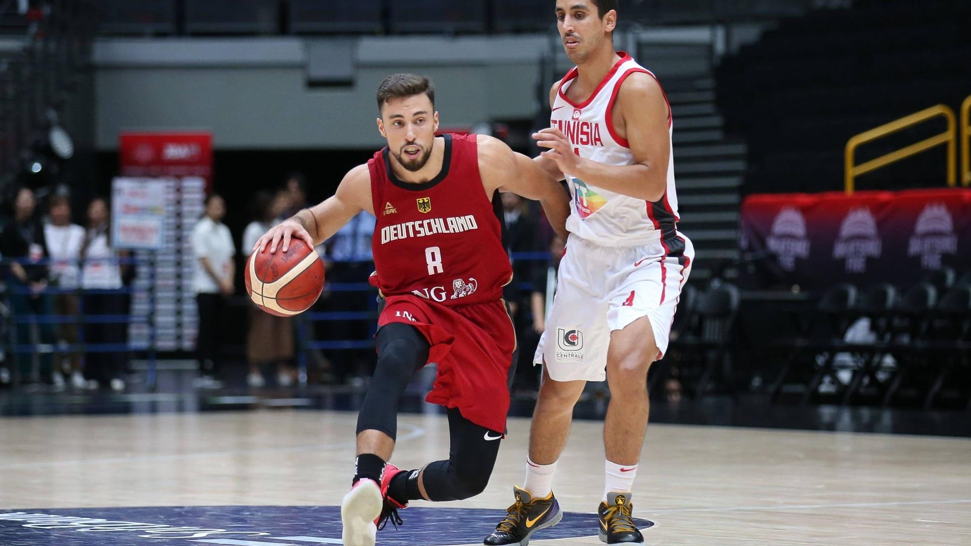 Guard: Ismet Akpinar (24 / 1,90 m / Besiktas Istanbul).