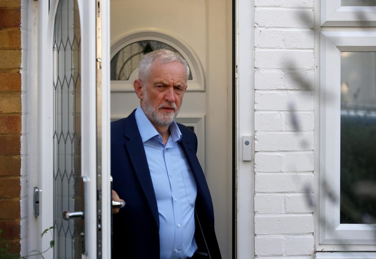 Der britische Oppositionsführer und Labour-Chef Jeremy Corbyn: "Was der Premierminister tut, ist wie ein Blitzüberfall auf unsere Demokratie, um einen Austritt aus der Europäischen Union ohne Abkommen zu erzwingen."