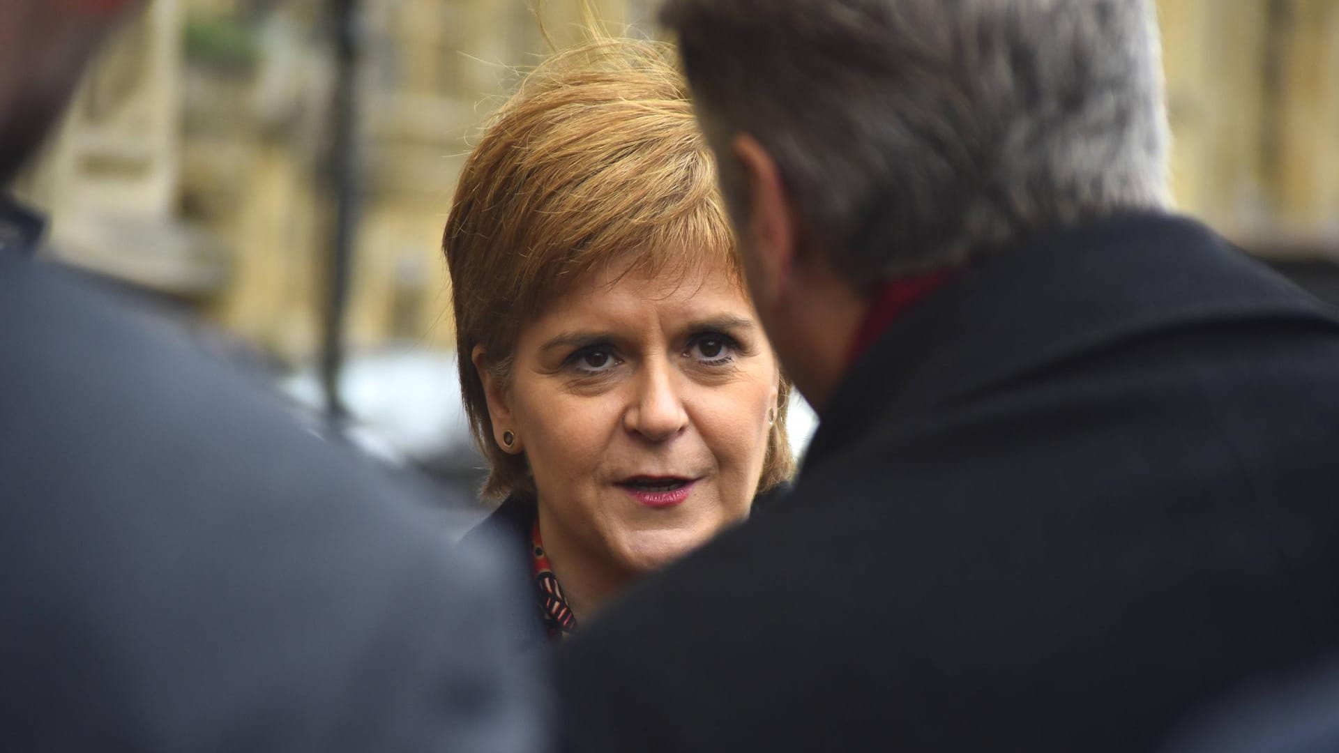 Schottlands Regierungschefin Nicola Sturgeon: "Der heutige Tag wird als schwarzer Tag für die Demokratie in Großbritannien in die Geschichte eingehen."