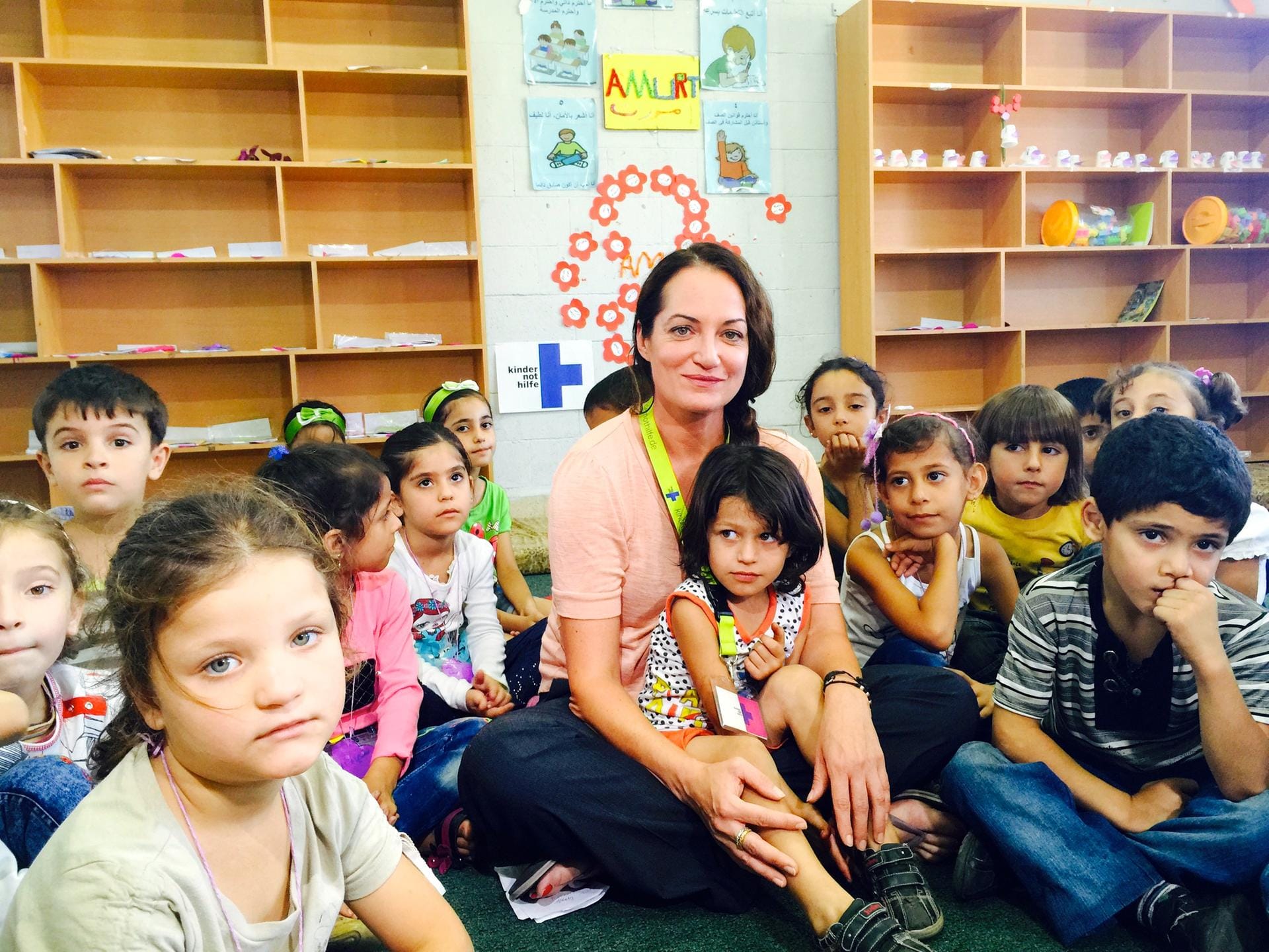 Ein Ort der Geborgenheit, wenn drum herum alles zerbricht: Natalia Wörner besuchte 2015 syrische Kinder in einem Schutzhaus der Kindernothilfe im Libanon.