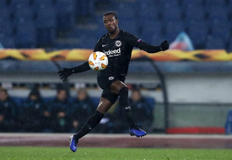 Eintracht Frankfurt hat den bis zum 30. Juni 2020 laufenden Vertrag mit Abwehrspieler Taleb Tawatha aufgelöst. Dies sei in beiderseitigem Einvernehmen geschehen, teilte der Fußball-Bundesligist am Donnerstag mit. Der 27 Jahre alte israelische Nationalspieler war 2016 von Maccabi Haifa an den Main gekommen und absolvierte insgesamt 30 Erstliga-Spiele für die Hessen.