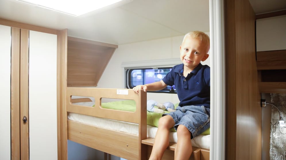 Dieses auf dem Caravan Salon vorgestellte Modell von Hobby Wohnwagen hat ein Stapelbett für Kinder bis etwa zehn Jahre an Bord.